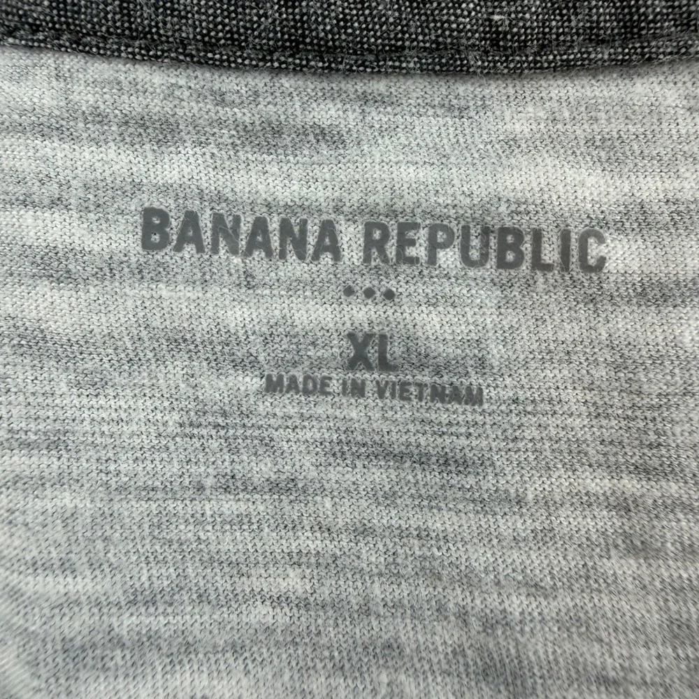 Banana‎ Republic T-Shirt Mens XL Grey Space Dye V-Neck Short Sleeve Tee